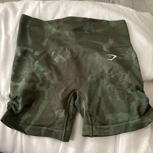 Green camo adapt seamless shorts